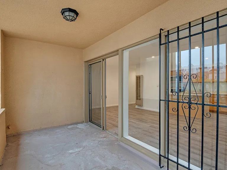 542 Glenrock Ave — Photo 29