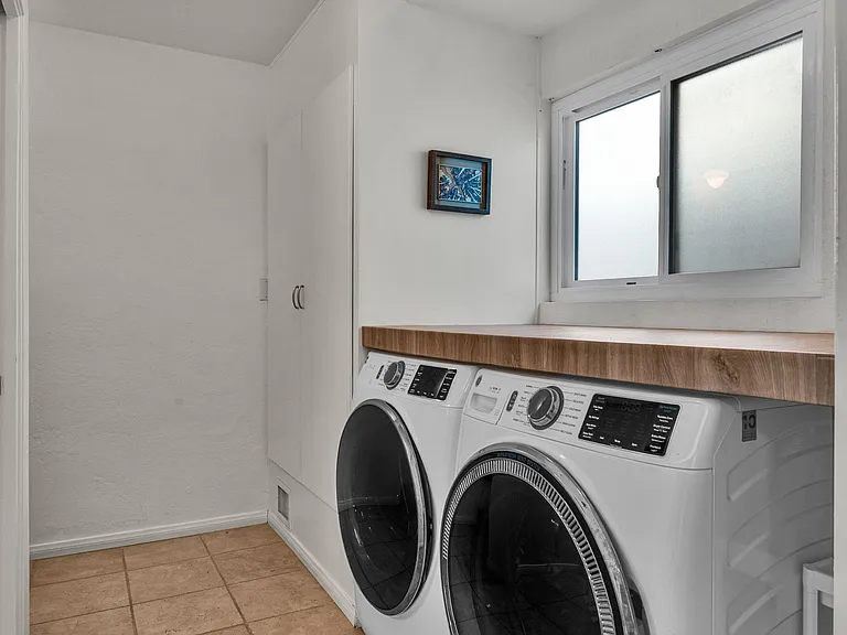 2369 Loring St — Photo 32