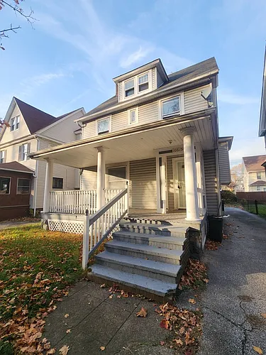 10615 Tacoma Ave Photo 1