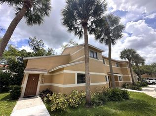 209 Palm Cir E, Hollywood, FL 33025
