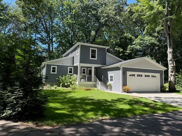 19017 N Fruitport Rd, Spring Lake, MI 49456
