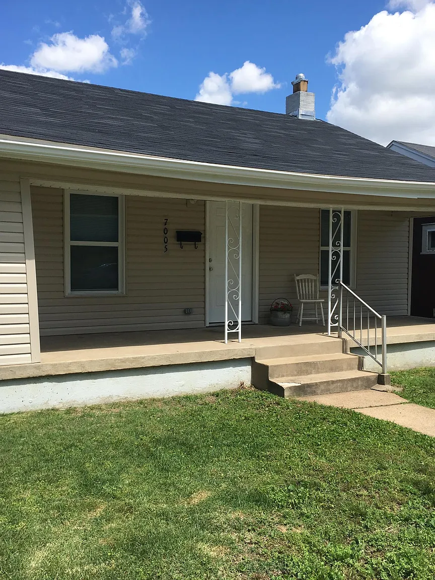 7005 Field Ave photo 1