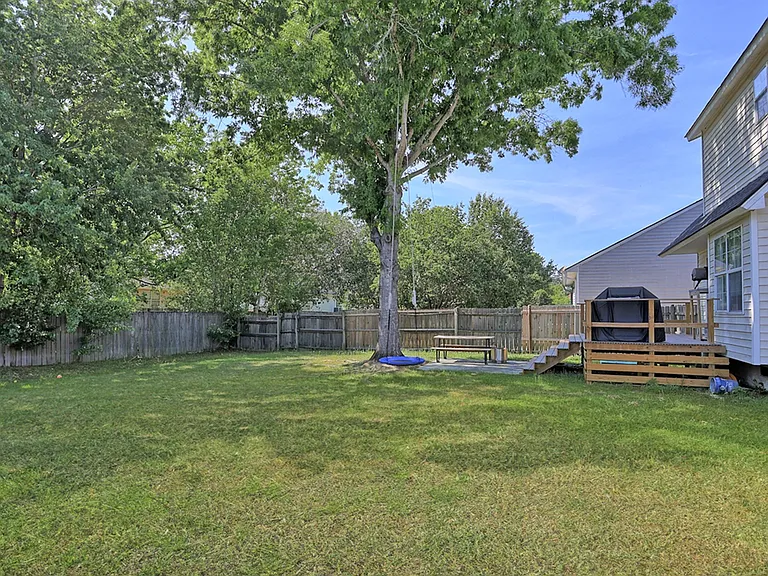 143 Cambridge Dr — Photo 32
