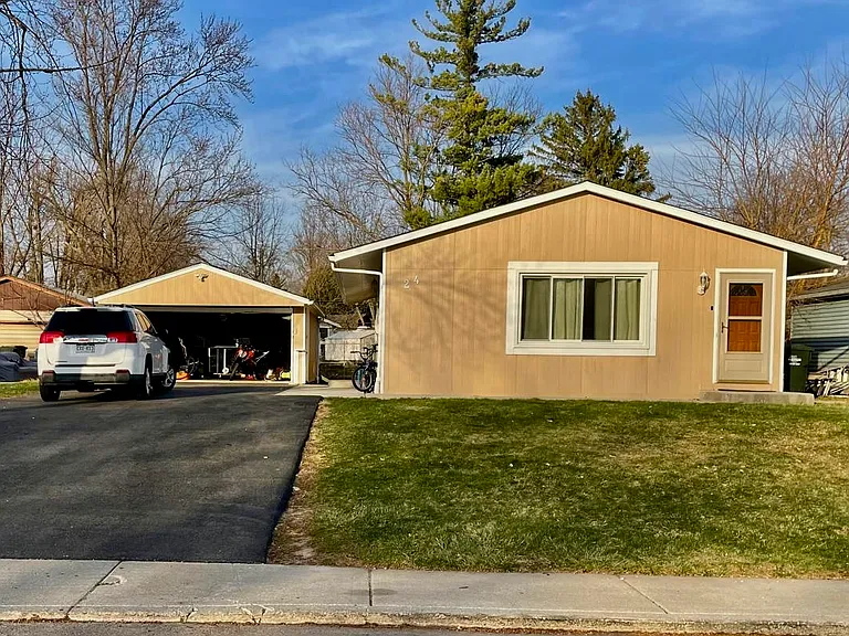 24 Austin Ave — Photo 1