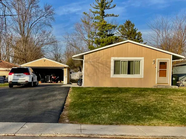 24 Austin Ave, Carpentersville, IL 60110