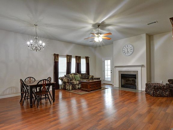 3rd image of 26296 Robindale Dr