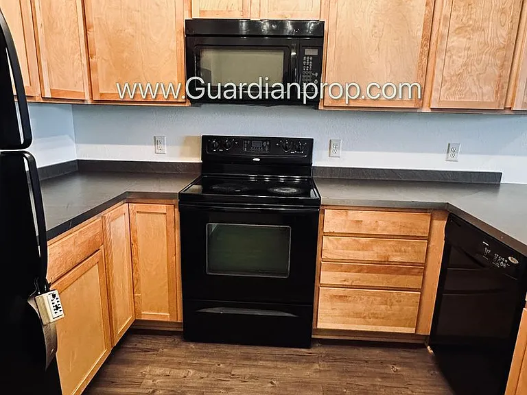 811 4th St SE #313 — Photo 1