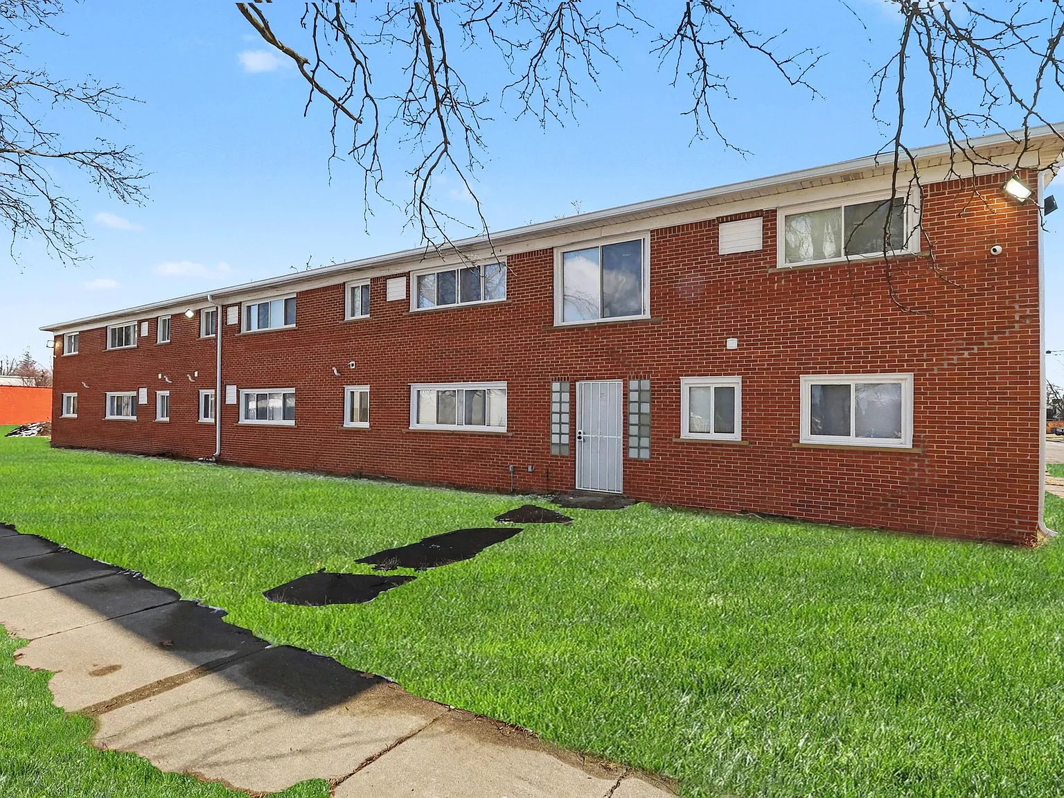 2 bed, 800 sqft, $1,100 — Photo 2