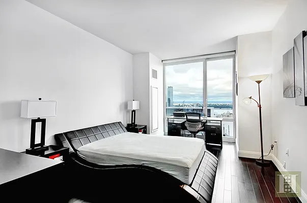 Rented by Halstead Real Estate | media 28