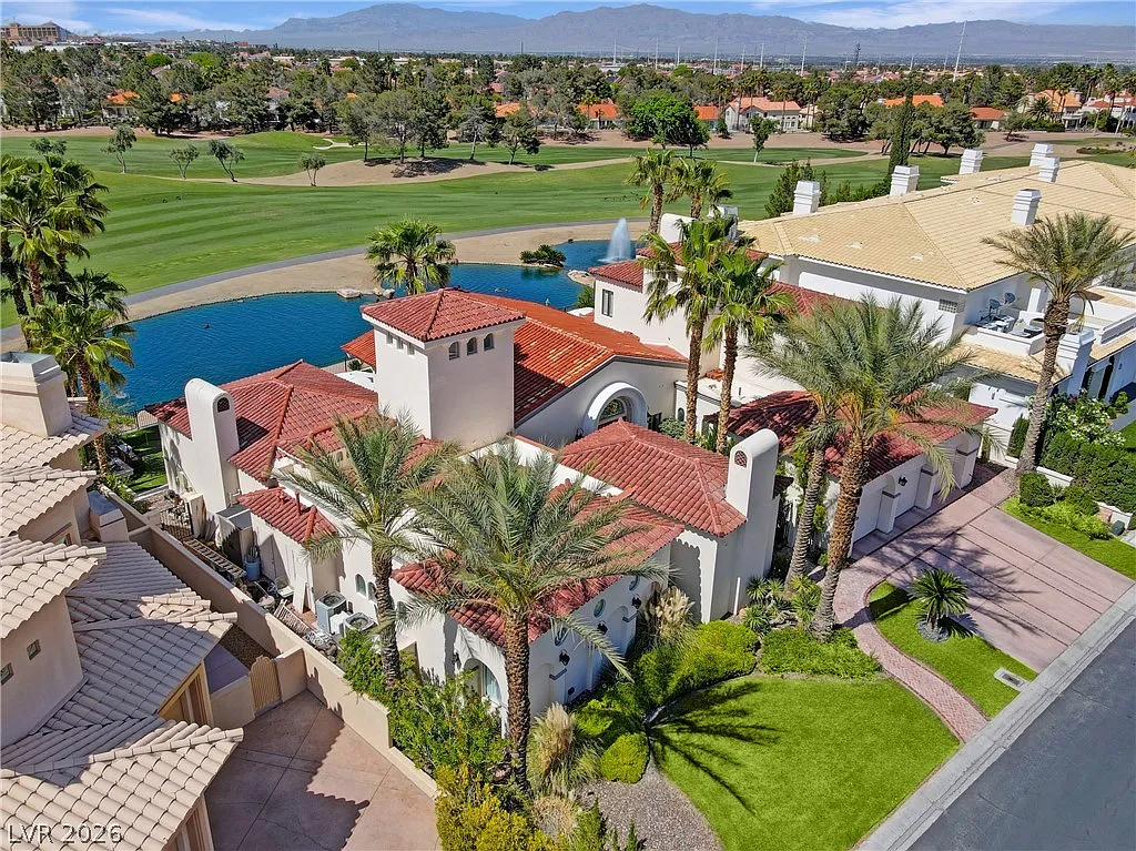5 bed, 4.5 bath, 5000 sqft, $13,000 — Photo 2
