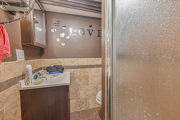 Sold by Felix Joseph | media 8