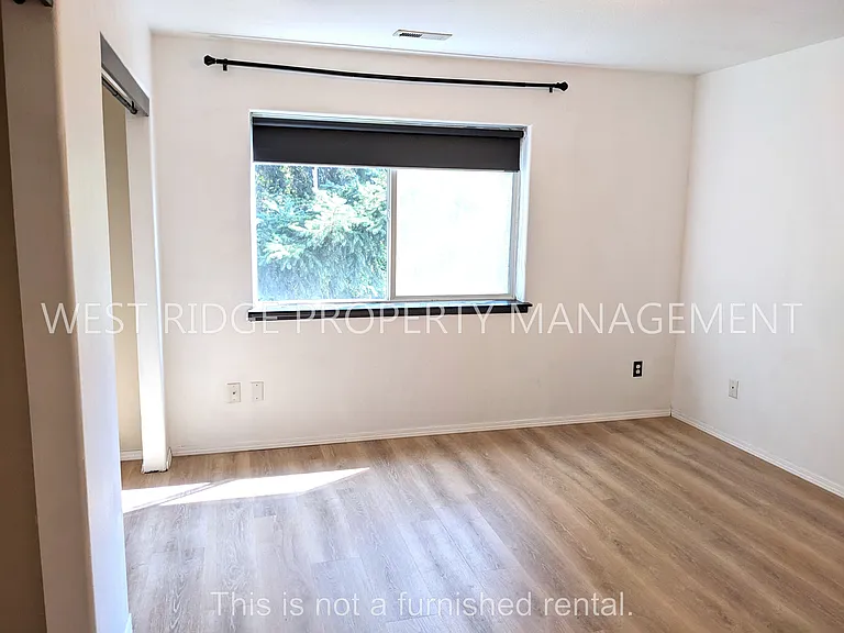 6824 N Astor St — Photo 11