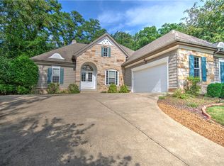 530 N Country Club Mdw, Decatur, IL 62521