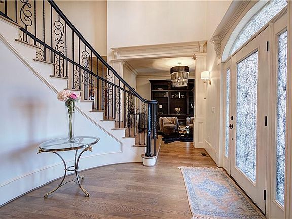 5th image of 113 Vogel St NE