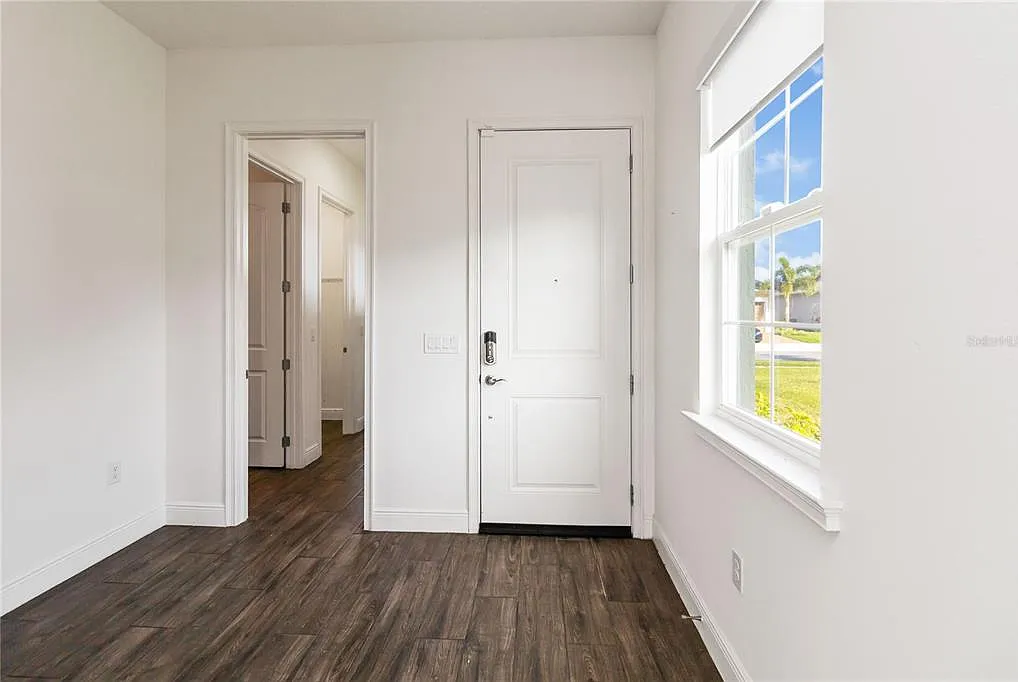 4 bed, 4.0 bath, 2870 sqft, $3,000 — Photo 2