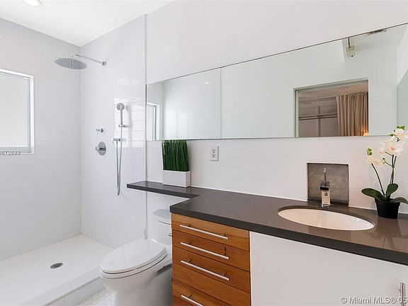 2nd image of 1130 Venetian Way APT 2E