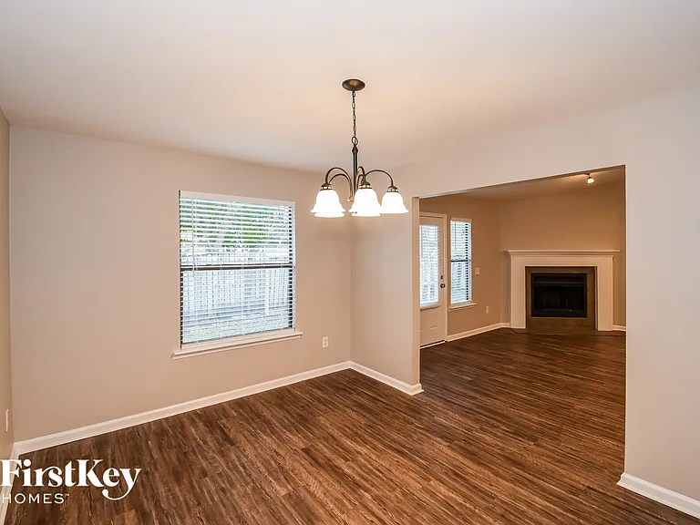 4560 N Crosstie Rd — Photo 5