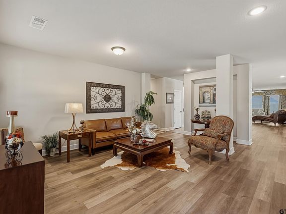 4th image of 1709 Frankford Dr