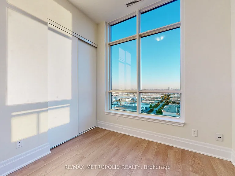 9075 Jane St #Penthouse 08 — Photo 33