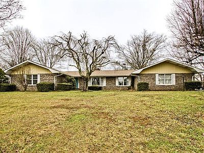 1st image of 701 Grandview Dr