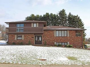 18 Derwood Dr, New Cumberland, WV 26047