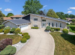 8832 Maple Ave, Orland Park, IL 60462