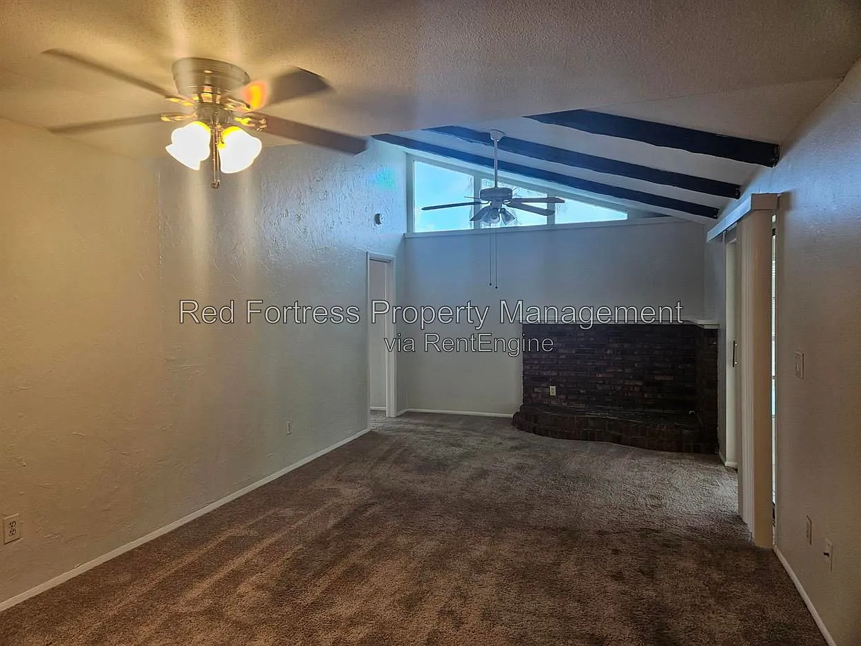 3 bed, 2.0 bath, 1618 sqft, $1,899 — Photo 2