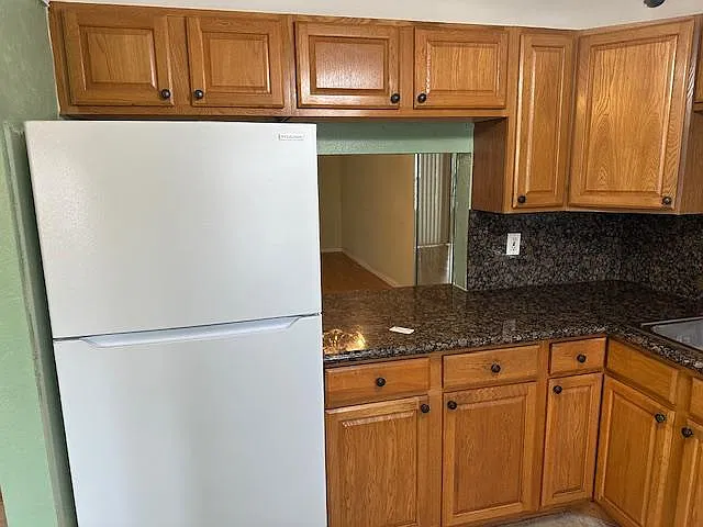 2 bed, 2.0 bath, 990 sqft, $1,575 — Photo 3
