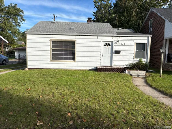 15645 Semrau Ave, Eastpointe, MI 48021