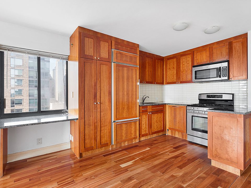 2nd image of 1991 Broadway APT 22B