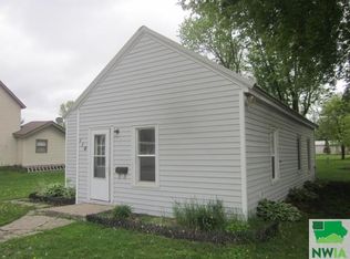 110 W Section Line Rd, Laurens, IA 50554