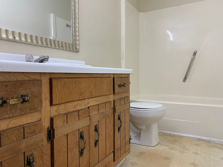 671B Country Club Rd #2B — Photo 10