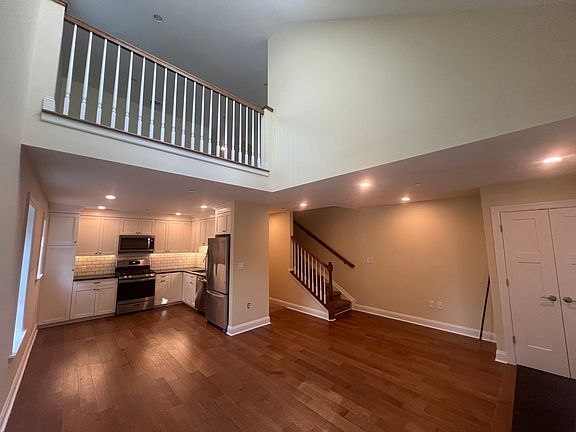 3rd image of 2083 Albany Post Rd APT 1