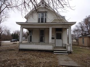 226 E 2nd St, Redfield, SD 57469