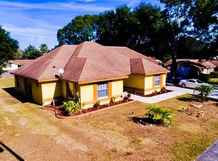 510 Hickory Lake Dr, Brandon, FL 33511