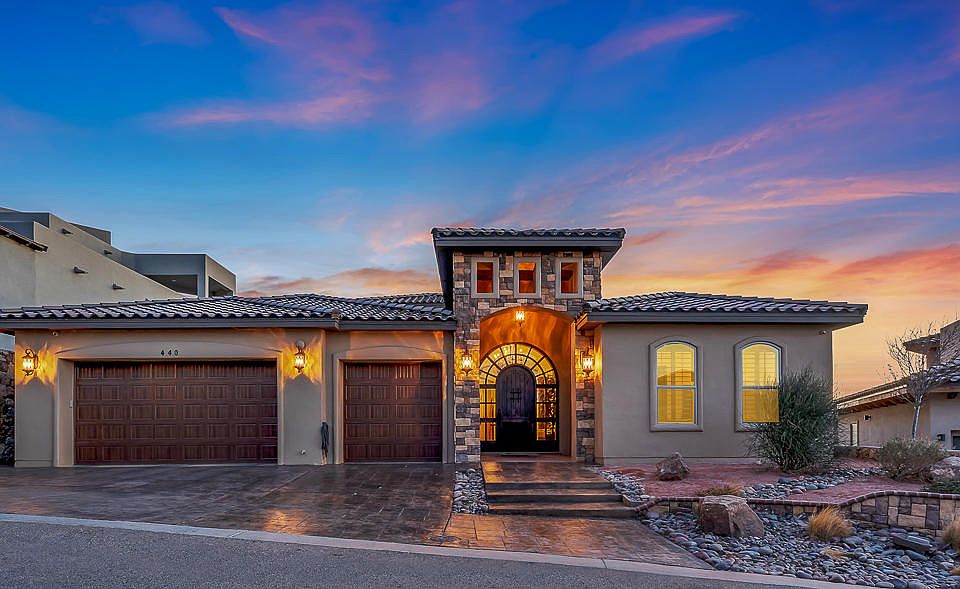 1st image of 440 Majestic Mountain Dr