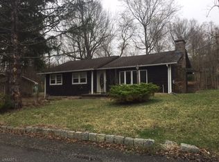 4 Beach View Ct, Stockholm, NJ 07460