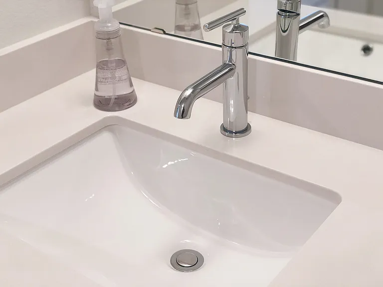 5637 University Way NE — Photo 32