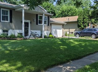 237 Chatham Rd NE, Cedar Rapids, IA 52402