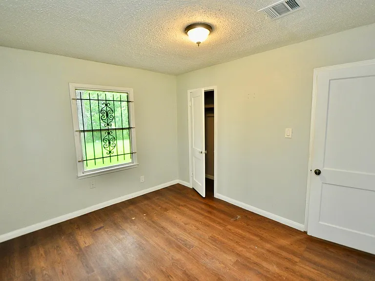 7622 Darnay Dr — Photo 10