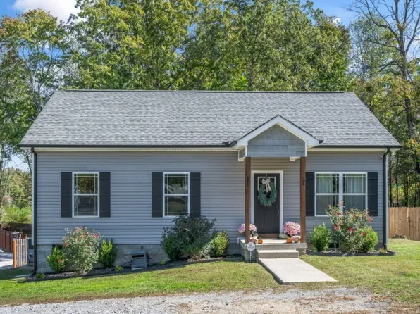 1236 N Charlotte St, Dickson, TN 37055