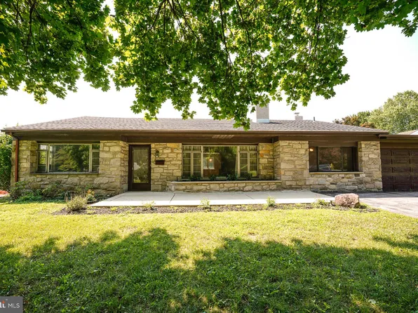 207 Brookthorpe Cir, Broomall, PA 19008