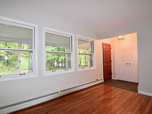4th image of 43 W Cookingham Dr
