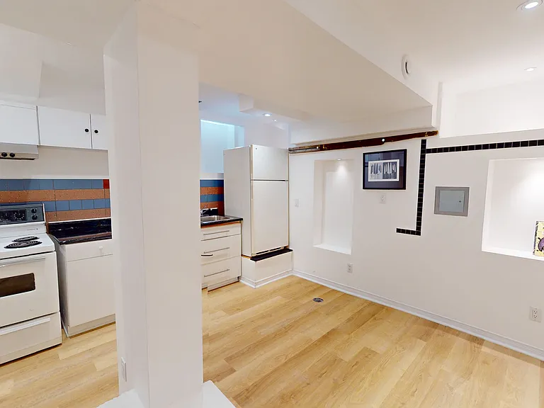 175 Harbord St — Photo 3