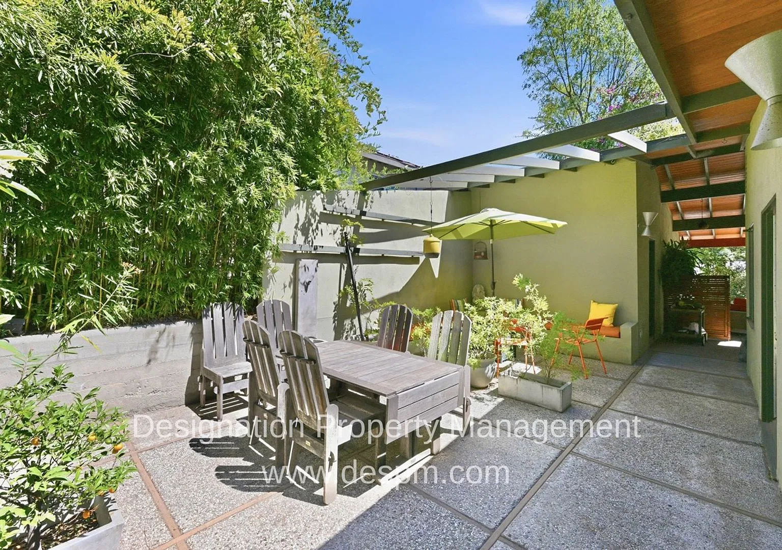 Mid Century Furnished 2 BR Altadena Meadows Neighborhood — Photo 2