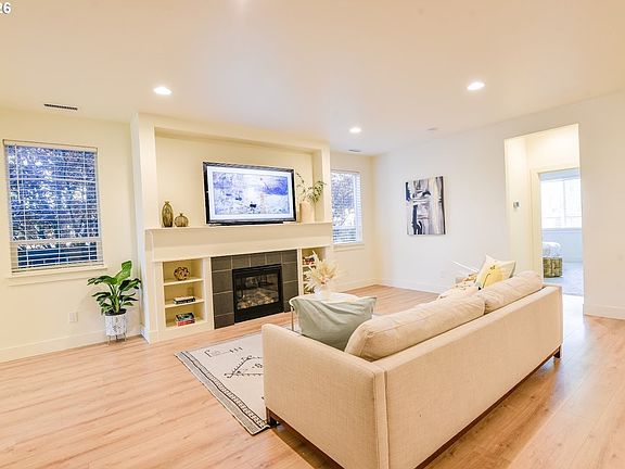 3rd image of 10207 NE 126th Pl