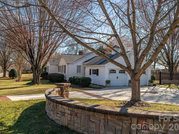 18 Circle Dr, Belmont, NC 28012