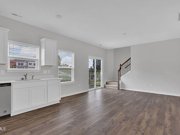 4th image of 424 Quiver St