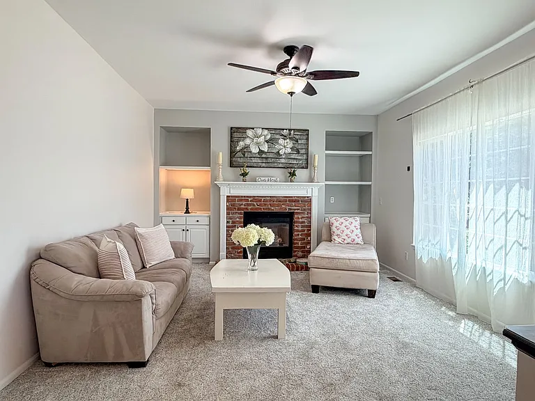 9794 Newcastle Dr — Photo 12