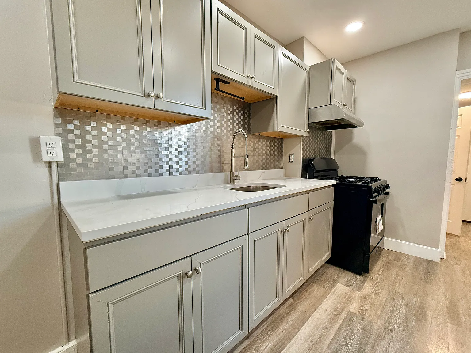 3 bed, 1.5 bath, 1122 sqft, $1,700 — Photo 1